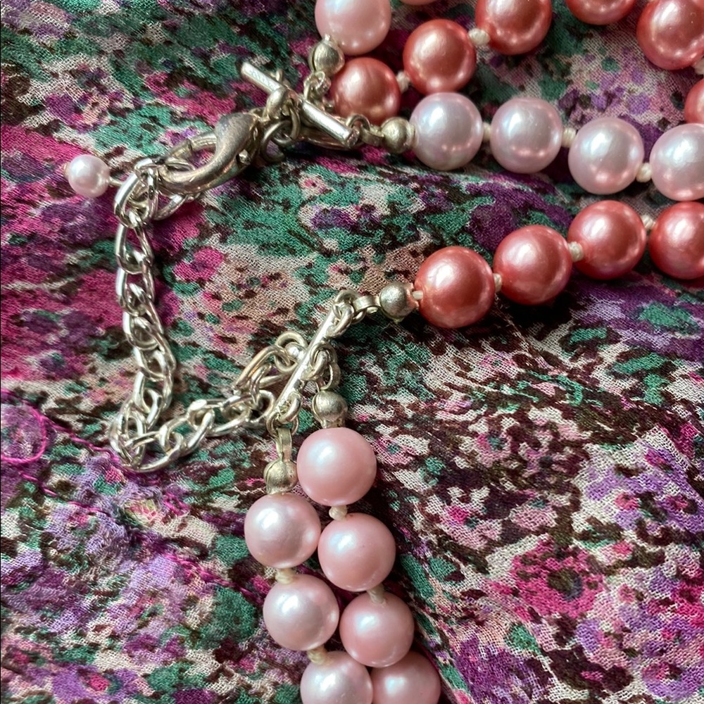Elegant Faux Pearl Tri Color Choker Necklace
Mid Century Vicky Jousan - Picture 3 of 4